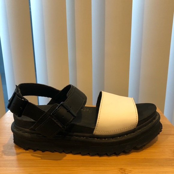 Dr Martins, Women’s Voss Sandals, size 39 - Picture 4 of 9